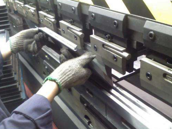 大型数控折弯加工3